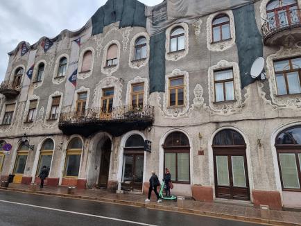 A început reabilitarea palatelor Adorján din centrul Oradiei (FOTO)