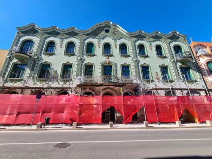 Încă o „bijuterie” pe străzile din Oradea: Palatul Adorján II își dezvăluie noua fațadă (FOTO)