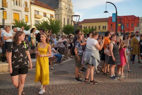 A început Festivalul medieval în Oradea! Cavalerii şi domniţele au „invadat” Piaţa Unirii (FOTO/VIDEO)