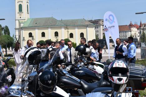 Parada gentlemenilor din Oradea: Motocicliști eleganți au atras atenția asupra problemelor medicale ale bărbaților (FOTO/VIDEO)
