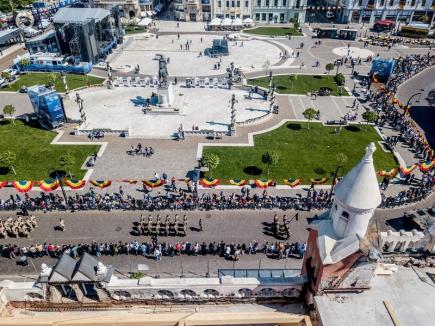 Centenar din dronă: Cum s-a văzut din aer parada militară organizată în centrul Oradiei (FOTO)