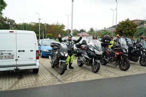 Oamenii legii, pe două roți: Polițiști, jandarmi și frontieriști din toată țara s-au adunat la Oradea, pentru o tură cu motorul (FOTO / VIDEO)
