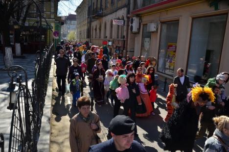 Oradea de basm: Zeci de personaje din poveştile copilăriei s-au plimbat prin centru (FOTO)