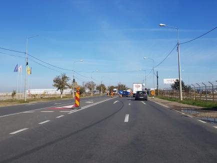 Atenţie, şoferi, trafic restricţionat în zona Aeroportului Oradea! Se toarnă, pe loc, parapeţi despărţitori de sens pe axul şoselei (FOTO/VIDEO)