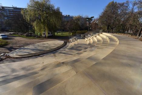Parc înviorat: Parcul din jurul Palatului Baroc al Oradiei îşi schimbă complet înfăţişarea. Vezi ce ni se pregăteşte! (FOTO)