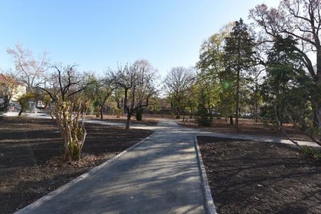 Parc înviorat: Parcul din jurul Palatului Baroc al Oradiei îşi schimbă complet înfăţişarea. Vezi ce ni se pregăteşte! (FOTO)