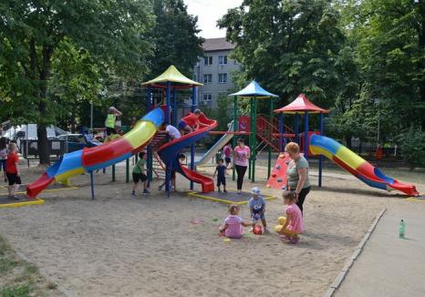 Donaţie de 50.000 lei. Americanii au inaugurat parcul amenajat în strada Aluminei (FOTO)