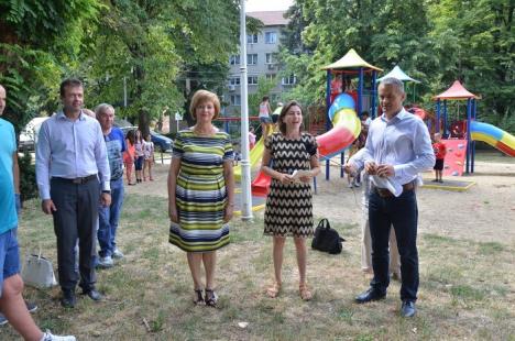 Donaţie de 50.000 lei. Americanii au inaugurat parcul amenajat în strada Aluminei (FOTO)