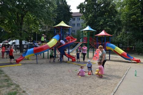 Donaţie de 50.000 lei. Americanii au inaugurat parcul amenajat în strada Aluminei (FOTO)