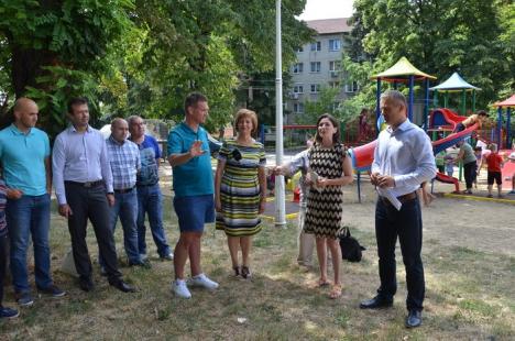 Donaţie de 50.000 lei. Americanii au inaugurat parcul amenajat în strada Aluminei (FOTO)