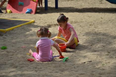 Donaţie de 50.000 lei. Americanii au inaugurat parcul amenajat în strada Aluminei (FOTO)