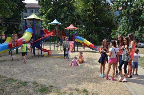 Donaţie de 50.000 lei. Americanii au inaugurat parcul amenajat în strada Aluminei (FOTO)