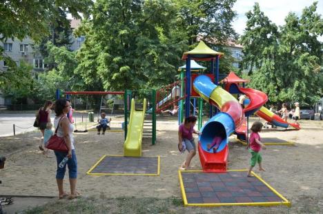 Donaţie de 50.000 lei. Americanii au inaugurat parcul amenajat în strada Aluminei (FOTO)