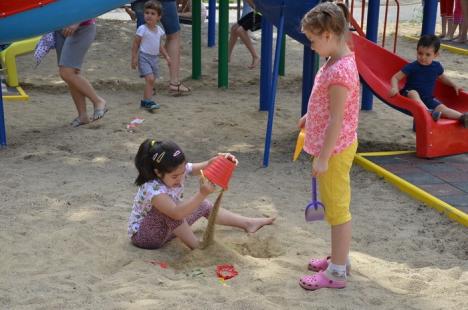 Donaţie de 50.000 lei. Americanii au inaugurat parcul amenajat în strada Aluminei (FOTO)