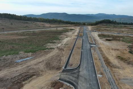 Lucrările la Parcul Industrial din Ștei au ajuns la stadiul de 70%. În ce fază sunt cele de la Marghita și Aleșd (FOTO)