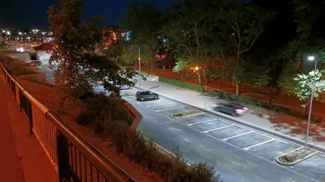 Parcare cu alunecare: Strada Olteniei a luat-o la vale din pricina noii parcări din Parcul Brătianu 