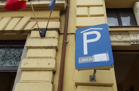 Proiect: Din 2022 se introduc parcările 'roşii' în Oradea, mai scumpe şi cu staţionare de cel mult o oră