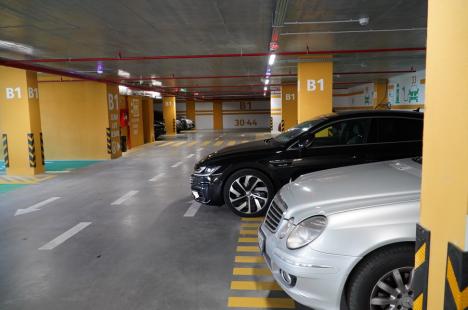 Cu barierele sus! După harababura de anul trecut, șoferii vor putea parca gratuit pe perioada Oradea FestiFall în parkingurile supraetajate din centru 