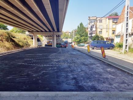 Măsuri anti-ambuteiaj. Parcări şi giraţie sub viaductul drumului rapid peste strada Louis Pasteur din Oradea