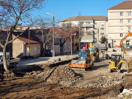 Primăria Oradea se laudă cu începerea lucrărilor la parcarea de pe locul caselor demolate din strada Grădina de Fragi (FOTO)