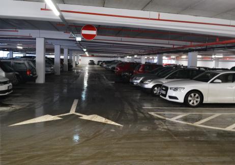Mărţişor cu „amendă”. Staţionarea maşinilor în parcarea supraterană de la Piaţa Rogerius va fi taxată începând din 1 martie