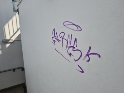 Parcarea subterană din Piața Rogerius din Oradea are probleme și cu... vandalii! (FOTO)