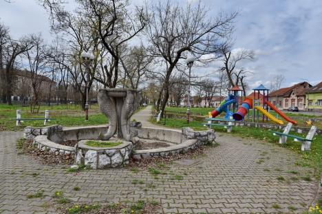 „Tot parcul este vraiște”: Orădenii reclamă aspectul dezolant din Parcul Bălcescu, Primăria se pregătește să-l modernizeze (FOTO)