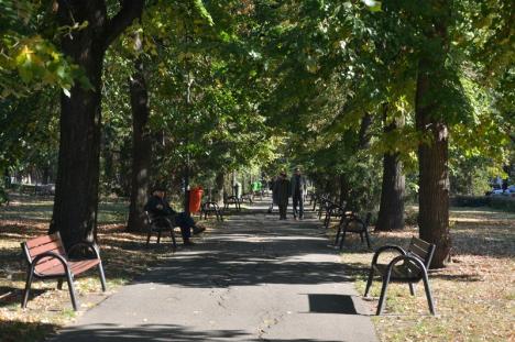 Oradea ieri, Oradea azi: Parcul Petöfi avea cândva pavilion pentru spectacole în aer liber, chioşcuri de alimentaţie şi o cofetărie