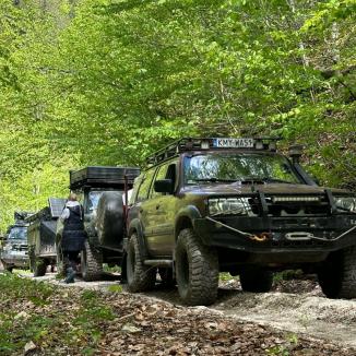 Polonezi veniți la off-road în Apuseni, amendați de rangerii parcului natural (FOTO)
