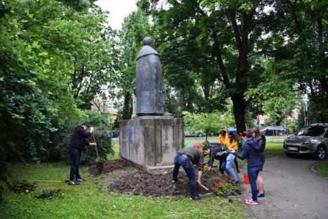 Unii plantează, alţii încasează! Fără să verifice, Primăria Oradea a plătit unei firme plantări făcute de voluntari (FOTO)