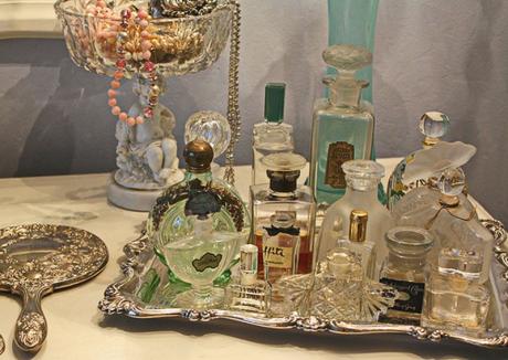 Vernisaj înmiresmat: Orădenii, invitaţi la expoziţia 'Olfactiv. Mirodenii, răşini, parfumuri şi miresme. Din Antichitate până în Epoca Modernă'