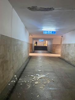 Ne cade pasajul în cap! Tunelul care duce la Gara Centrală din Oradea, tot mai degradat (FOTO)