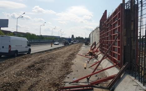 Construcţia pasajului de la Piaţa 100 a intrat în faza ridicării viitorului zid de sprijin (FOTO / VIDEO)