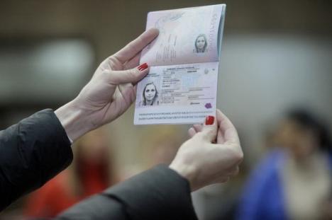 Noile pașapoarte românești, printre cele mai mai sigure din lume. Vezi cum arată!