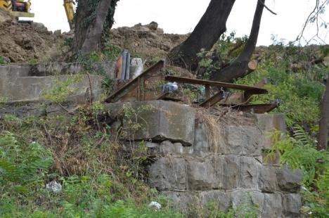 Ciocu' mic! Consiliul Local a aprobat retroactiv demolarea pasarelei de la dealul Ciuperca (FOTO)