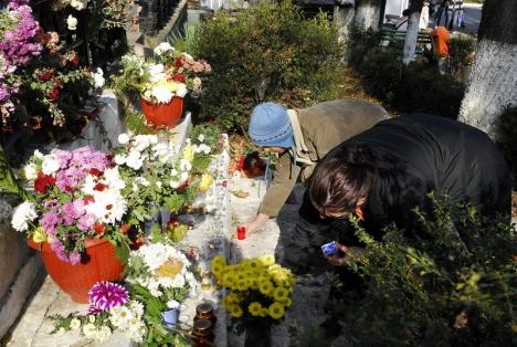 ADP Oradea: De Paştele Morţilor nu se va putea intra cu maşini în Cimitirul Municipal