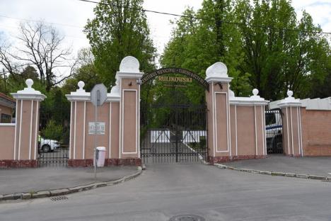 Premieră istorică. Cimitirul municipal din Oradea a fost închis duminică de Paştele Morţilor (FOTO)