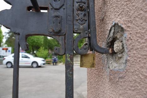 Premieră istorică. Cimitirul municipal din Oradea a fost închis duminică de Paştele Morţilor (FOTO)