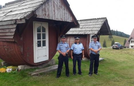 Poliţiştii români şi maghiari au început patrularea în echipe mixte în zonele turistice din Bihor şi Hajdú-Bihar (FOTO)