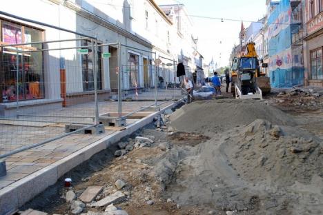 Constructorii au început lucrările de pavare cu porfir a străzii Vasile Alecsandri (FOTO)