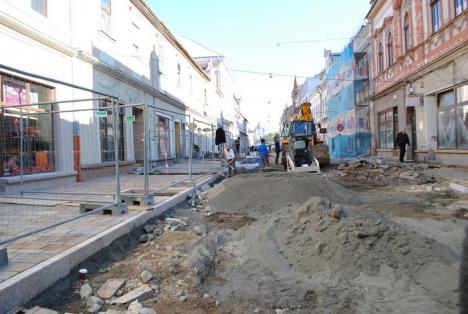 Constructorii au început lucrările de pavare cu porfir a străzii Vasile Alecsandri (FOTO)