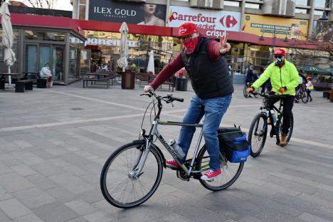 Florin Mihuţ a primit handbike-ul cu care vrea să fie campion! A pedalat de Ziua Pământului alături de alţi biciclişti din Oradea (FOTO / VIDEO)