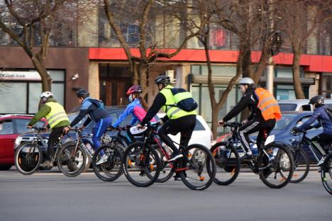 Florin Mihuţ a primit handbike-ul cu care vrea să fie campion! A pedalat de Ziua Pământului alături de alţi biciclişti din Oradea (FOTO / VIDEO)