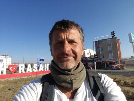 Lumea la picioare: Jurnalistul orădean Pengő Zoltán face o călătorie pe jos până în Tibet (FOTO)