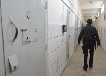 Proces cu Taraf: Un deţinut din Penitenciarul Oradea, trimis în judecată pentru că a spart un televizor din celulă