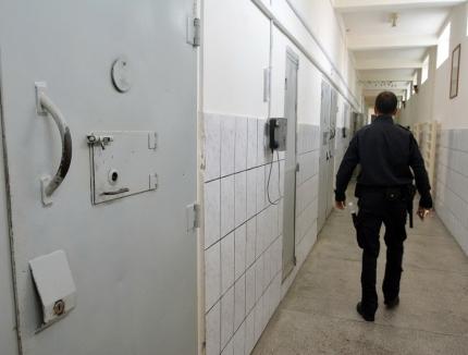 Un angajat al Penitenciarului Oradea, confirmat cu Covid-19. Alţi 12 au fost trimişi acasă, în izolare