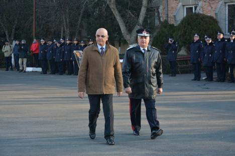 ISU Crişana, sub o nouă comandă: Generalul Baş, ieşit la pensie, a fost înlocuit de colonelul Caba (FOTO/VIDEO)