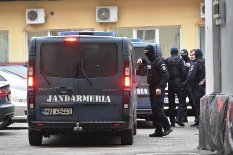 Percheziții în vama Borş. DGA și Parchetul Bihor caută dovezi într-un dosar de corupţie (FOTO)