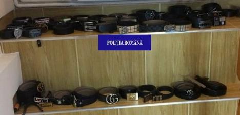 Percheziţii în Oradea şi Paleu. Sute de haine şi încălțăminte de lux au fost confiscate! (FOTO)