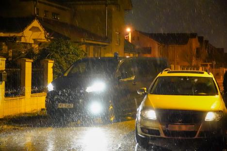 Percheziții în Bihor: Polițiștii au descins de dimineață la vilele din Oradea și Sânmartin ale unor polițiști de frontieră (FOTO/VIDEO)